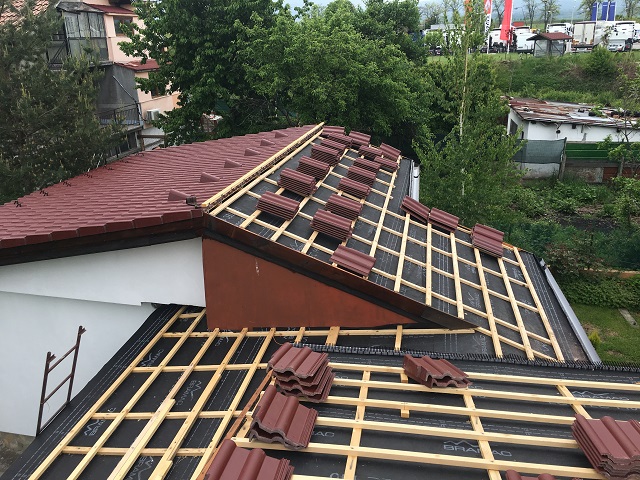 renovation and fitting new roof tiles