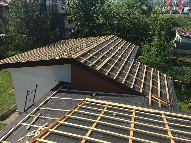 renovation and fitting new roof tiles